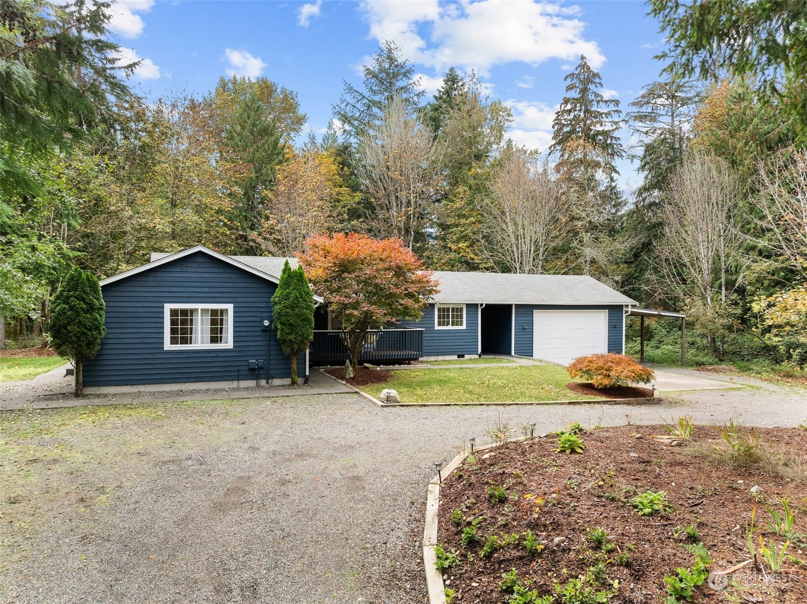 Property Photo:  710  204th Avenue E  WA 98391 