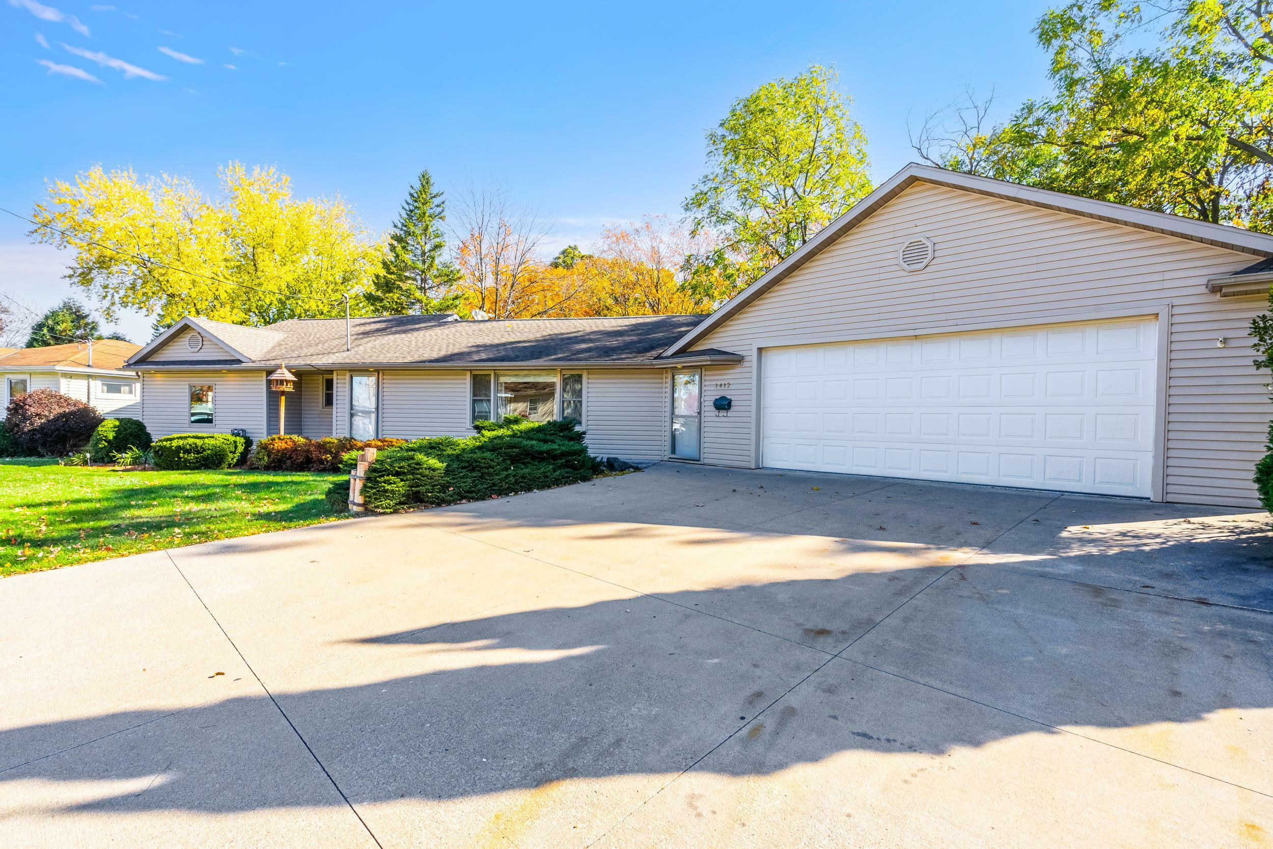 Property Photo:  1412 Oakridge Avenue  WI 54130 