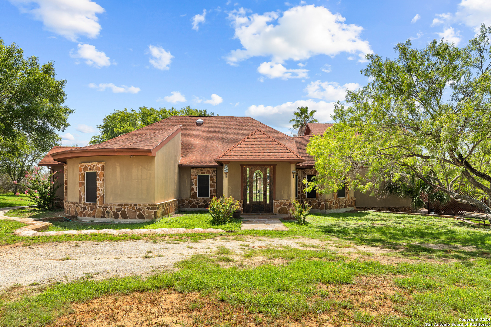 Property Photo:  424 Homecrest Dr  TX 78121 