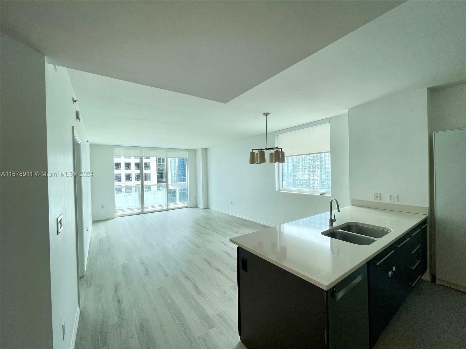 Property Photo:  500 Brickell Ave 3910  FL 33131 