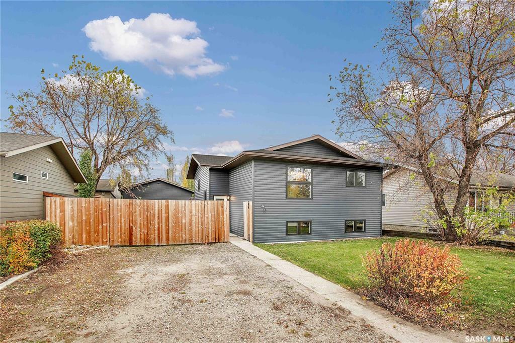 Property Photo:  566 Klassen Crescent  SK S0K 2T2 