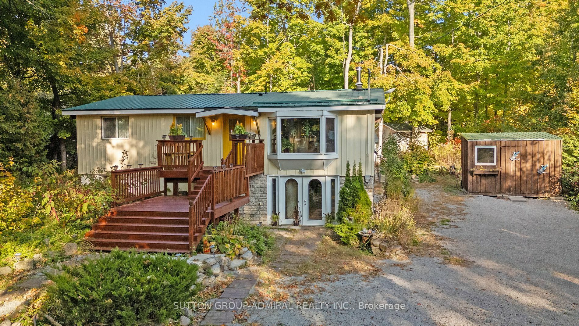 Property Photo:  19 Duquette Crt  ON L9M 0H3 