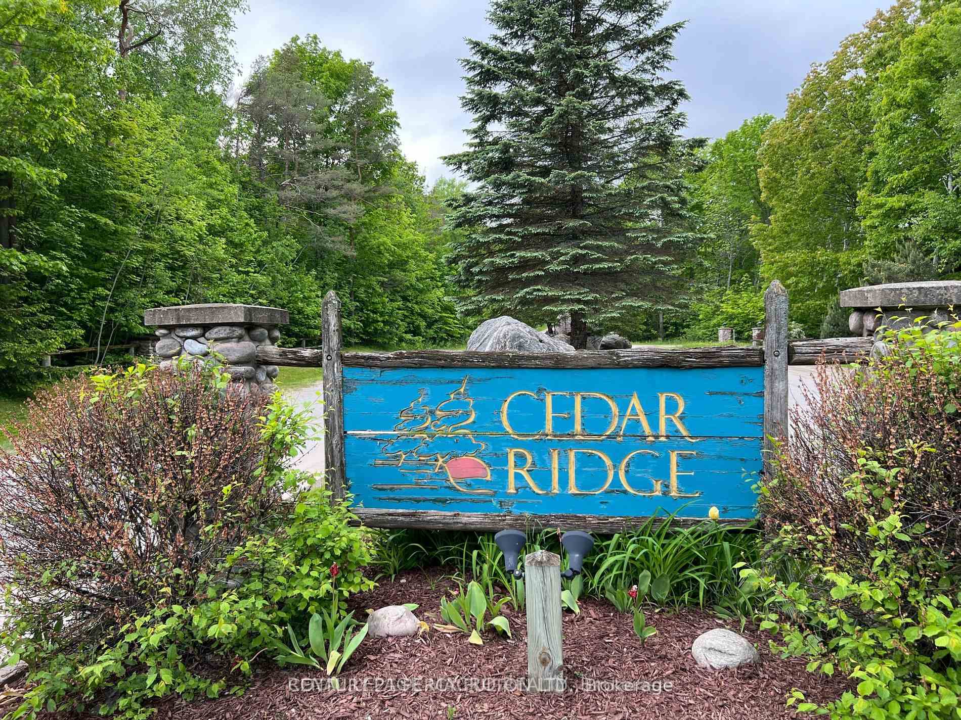 Property Photo:  115 Nippissing Ridge Rd  ON L9M 0H6 