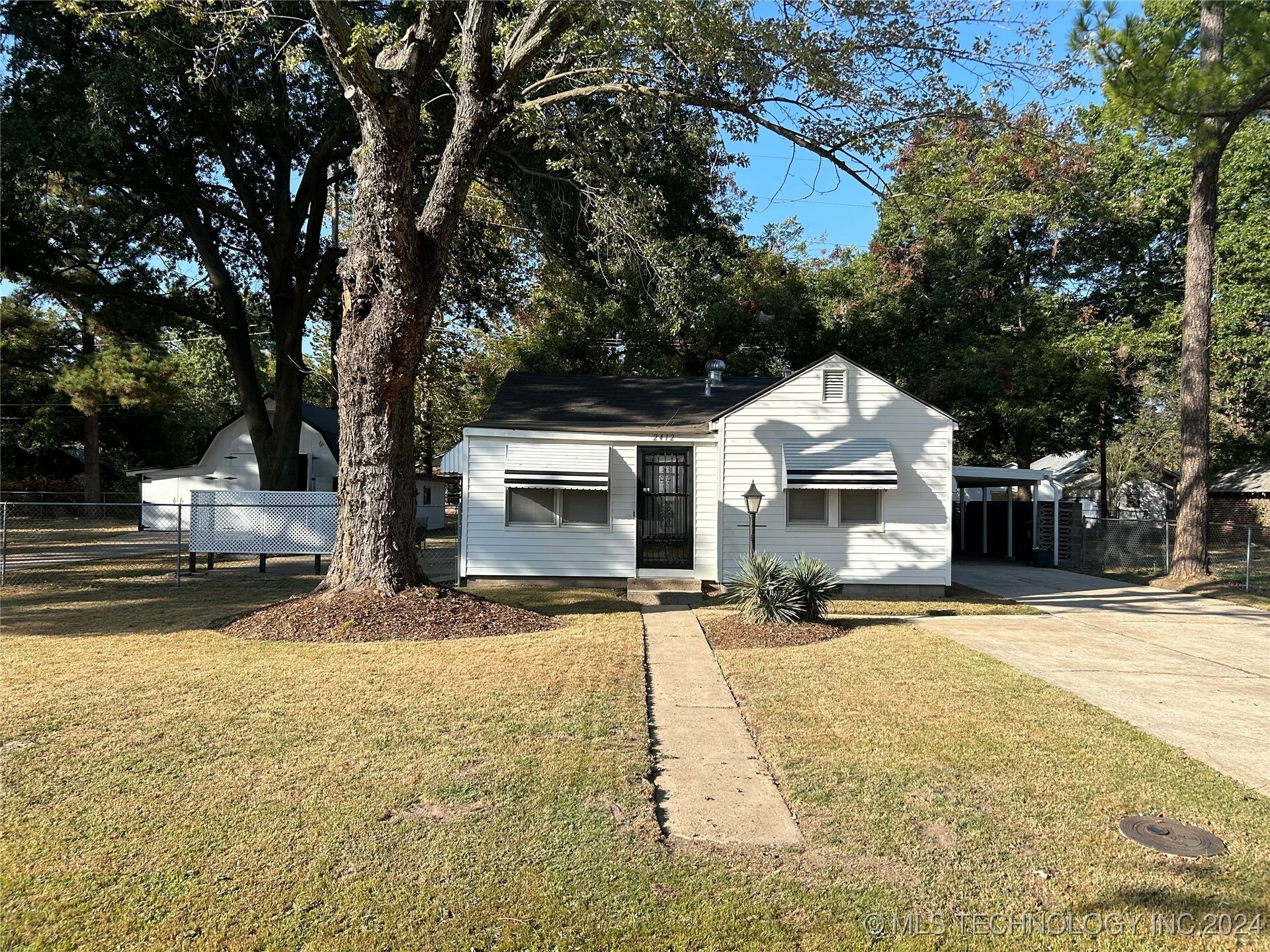 Property Photo:  2412 Pine Street  OK 74401 