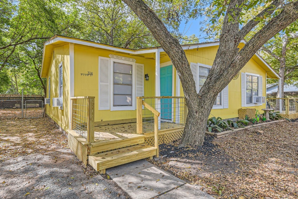 Property Photo:  316 Plum Street  TX 78644 