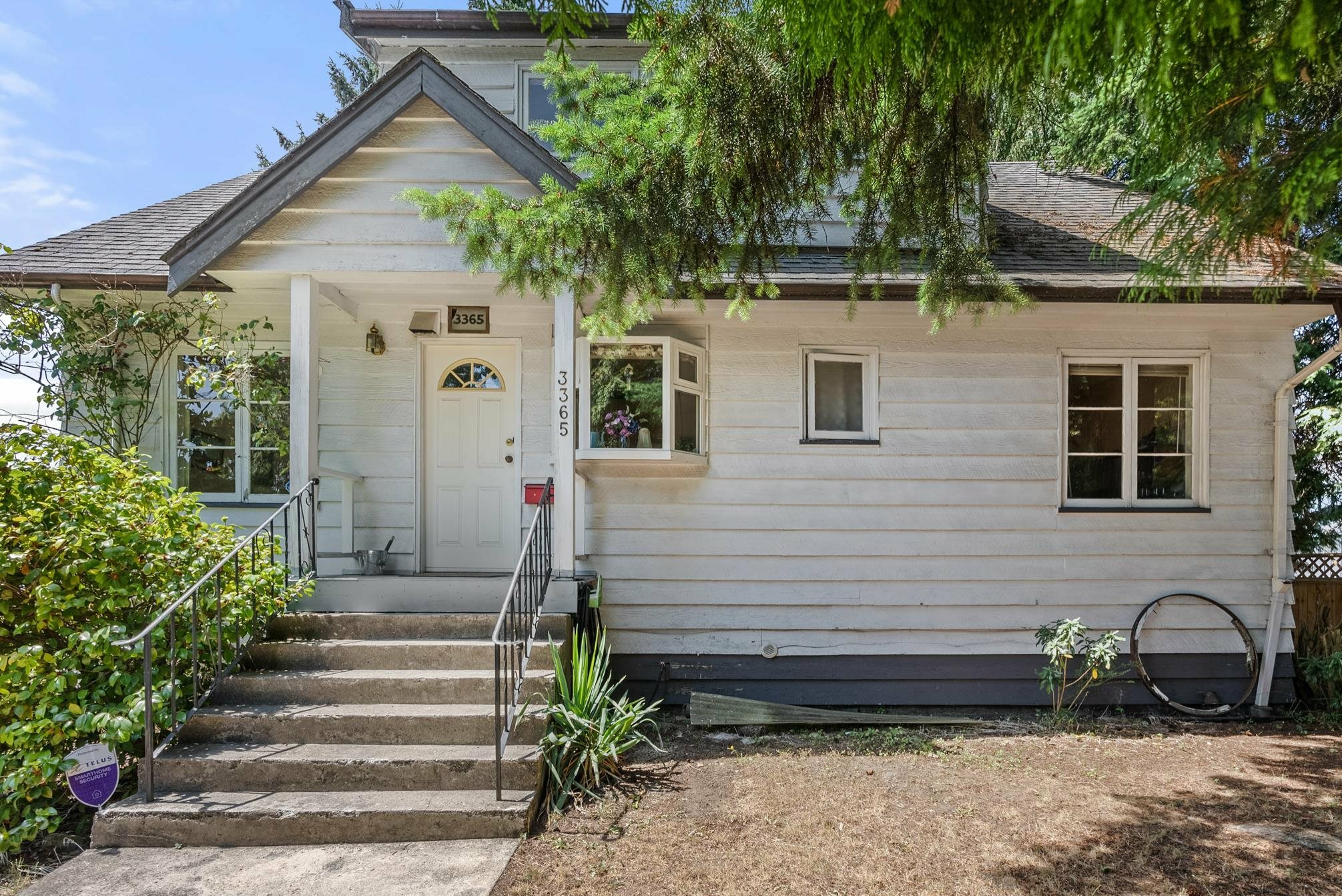 Photo de la propriété:  3365 Lonsdale Avenue  BC V7N 3K1 