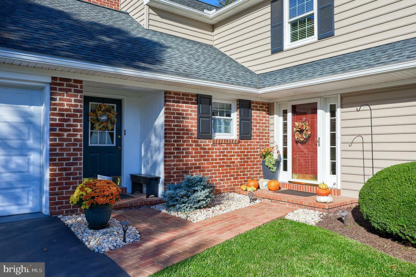 Property Photo:  511 Greenhowe Drive  PA 17543 