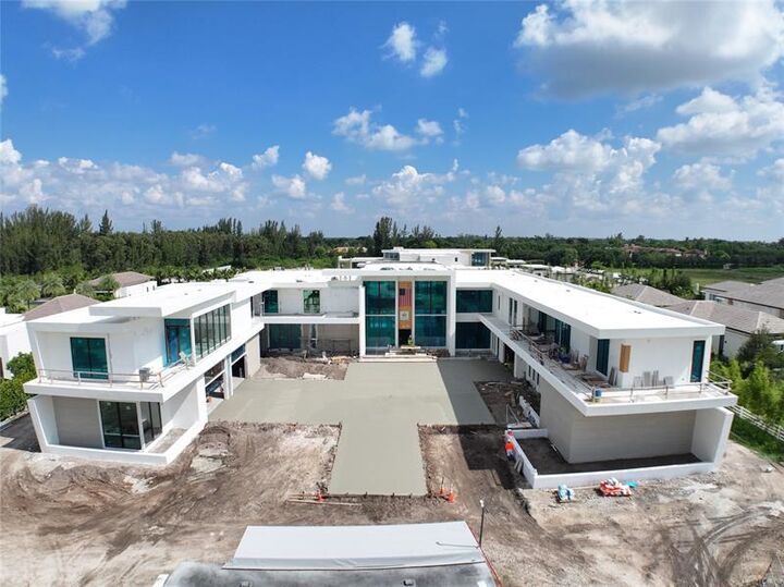 Property Photo:  16745 Stratford Court  FL 33331 