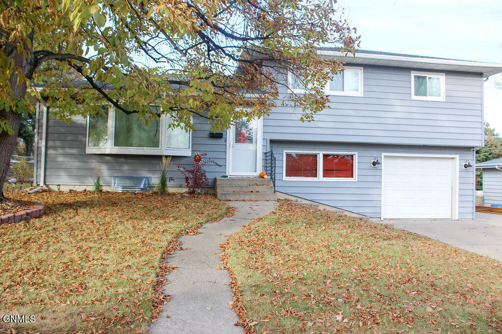 Property Photo:  616 W Turnpike Avenue  ND 58501 