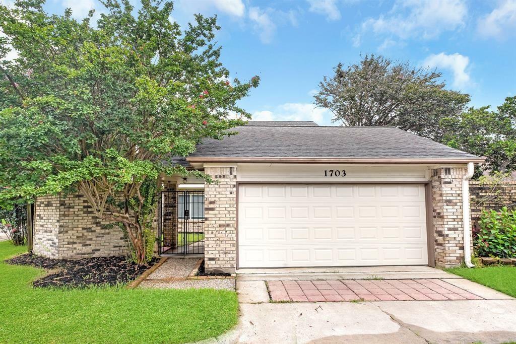 Property Photo:  1703 Sullins Way  TX 77058 