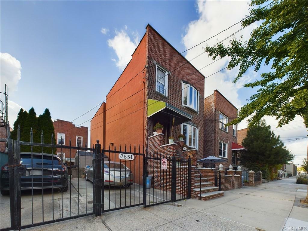 Property Photo:  2553 Radcliff Avenue  NY 10469 