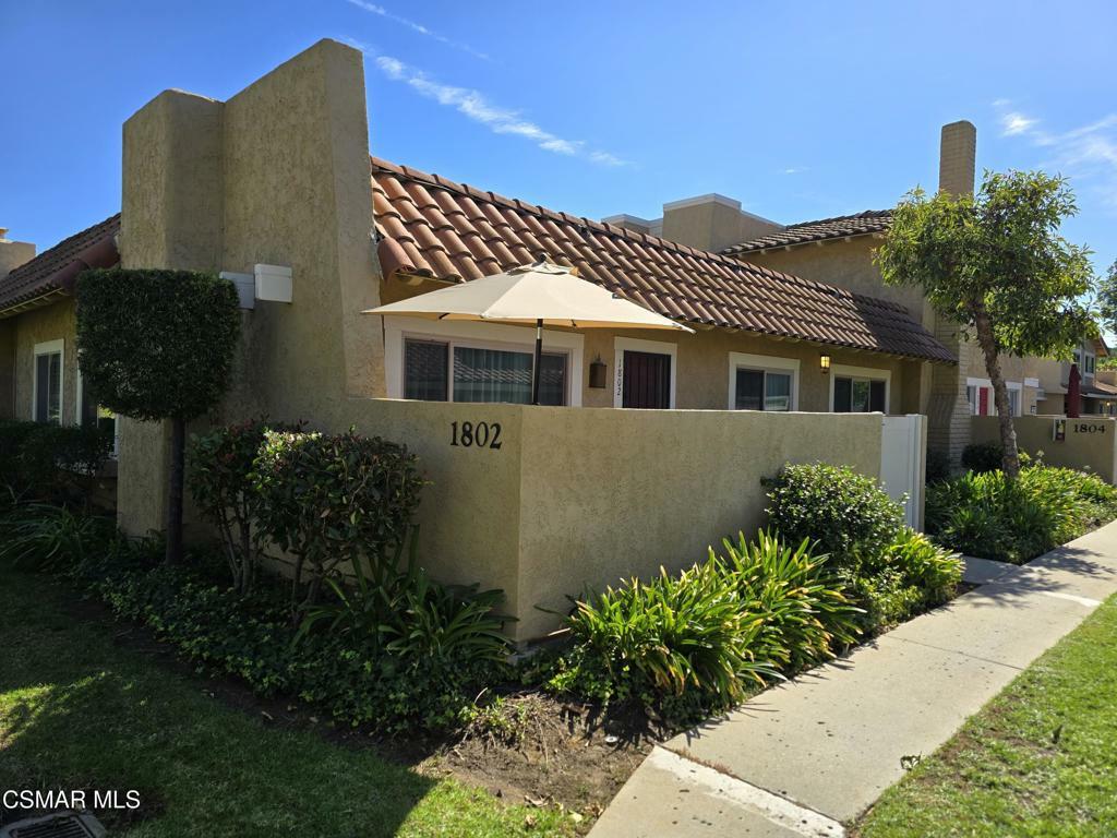 Property Photo:  1802 E Avenida De Las Flores  CA 91362 