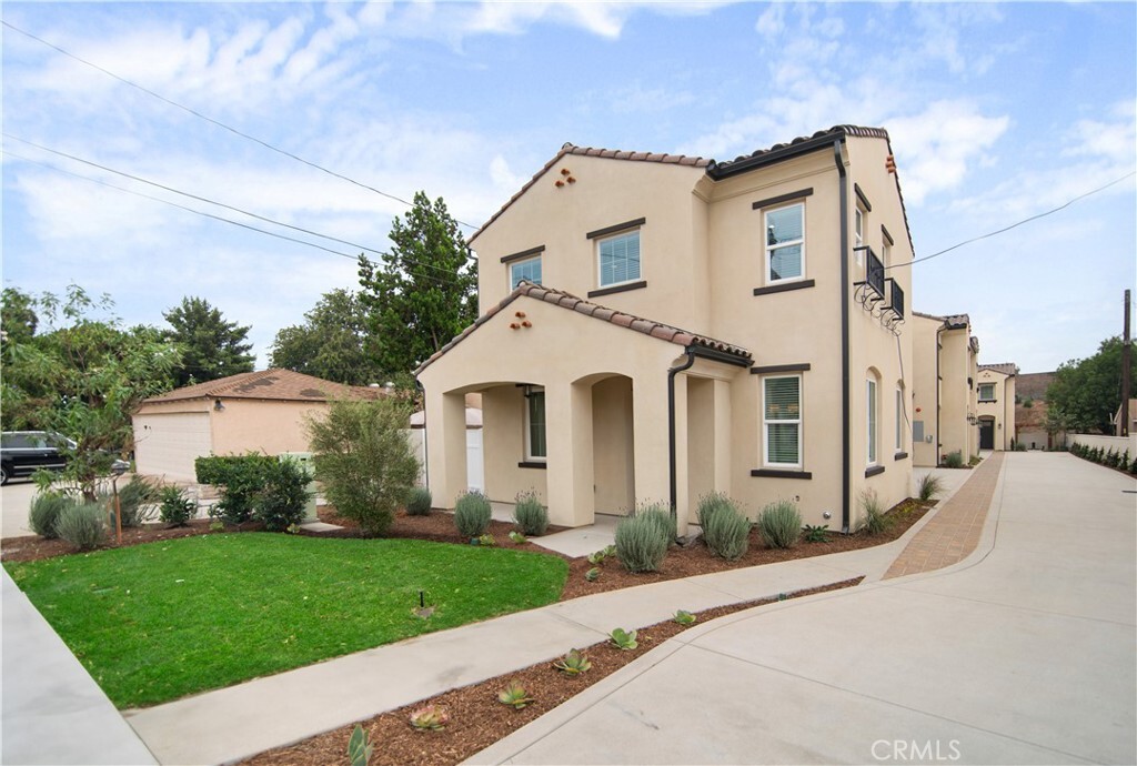 Property Photo: 872 W Walnut Avenue A CA 91016