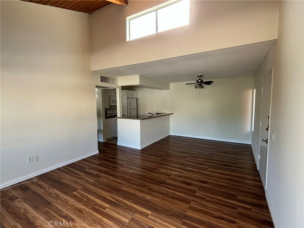 18350 Hatteras Street 207  Tarzana CA 91356 photo