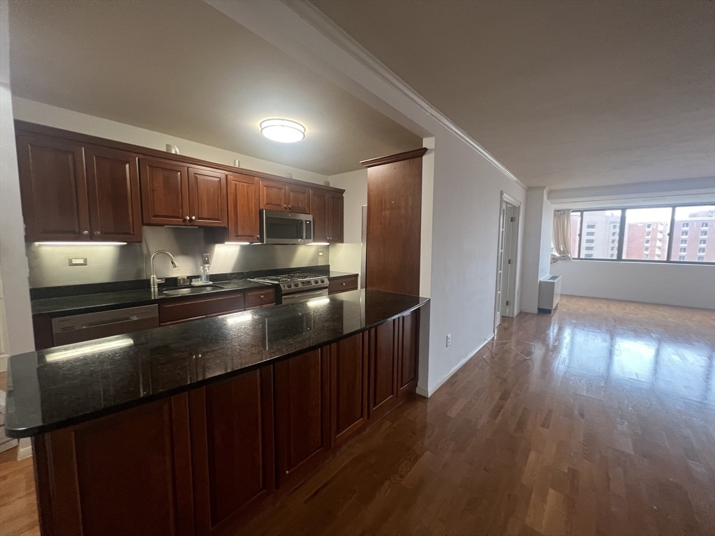 Property Photo:  6 Whittier Place 5D  MA 02114 