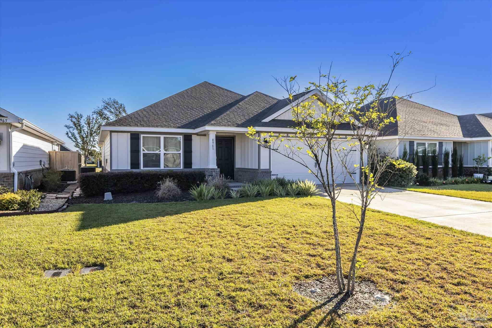 Property Photo: 8961 Skip Stone Rd FL 32583