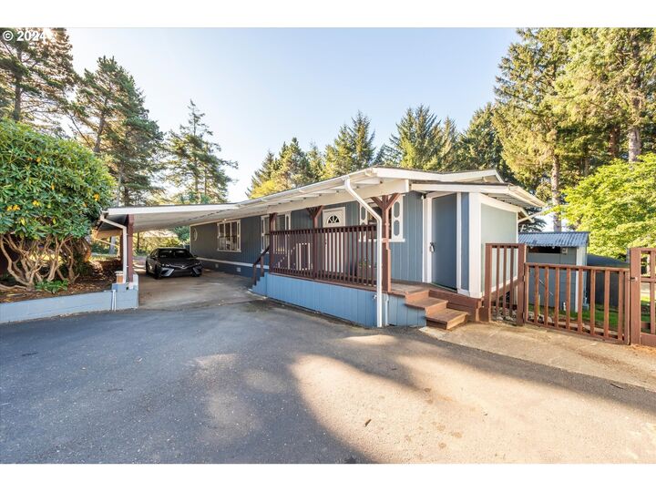 Property Photo: 18828 Montbretia Ln OR 97415