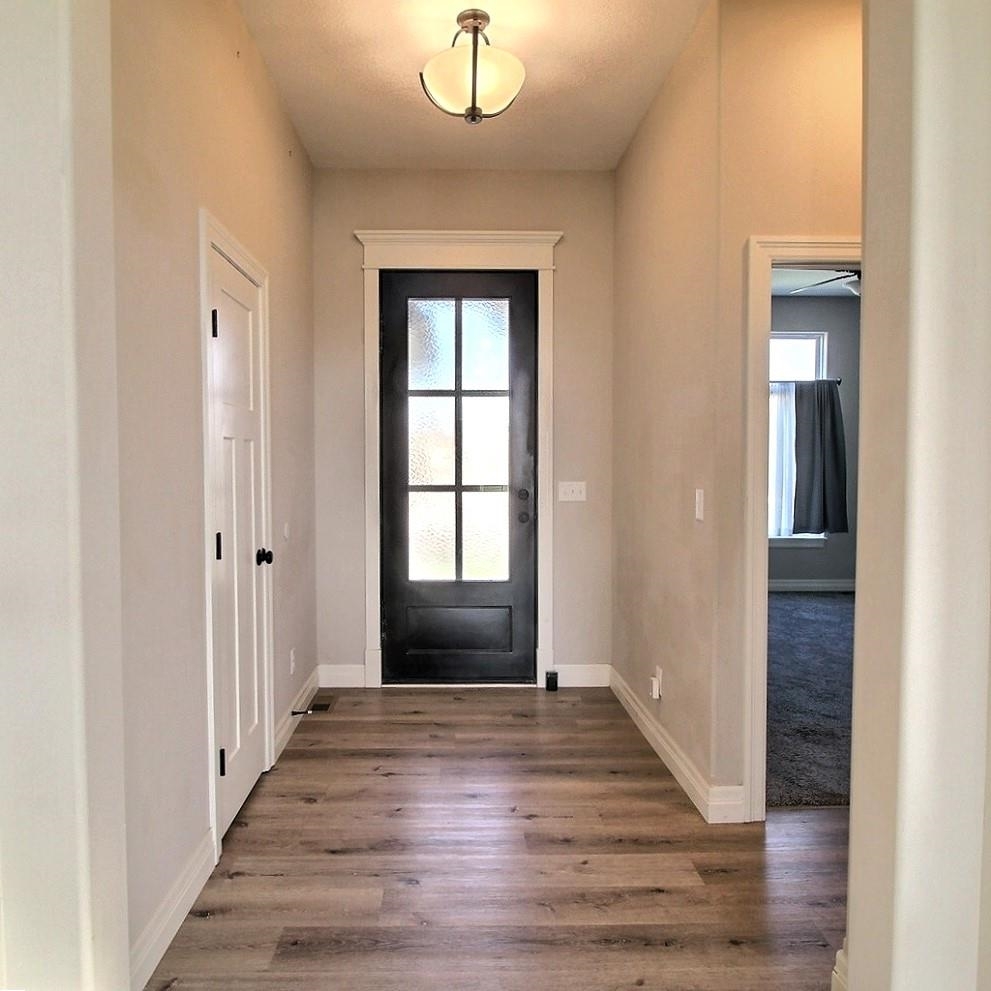 Property Photo: 2113 S Michelle St KS 67207