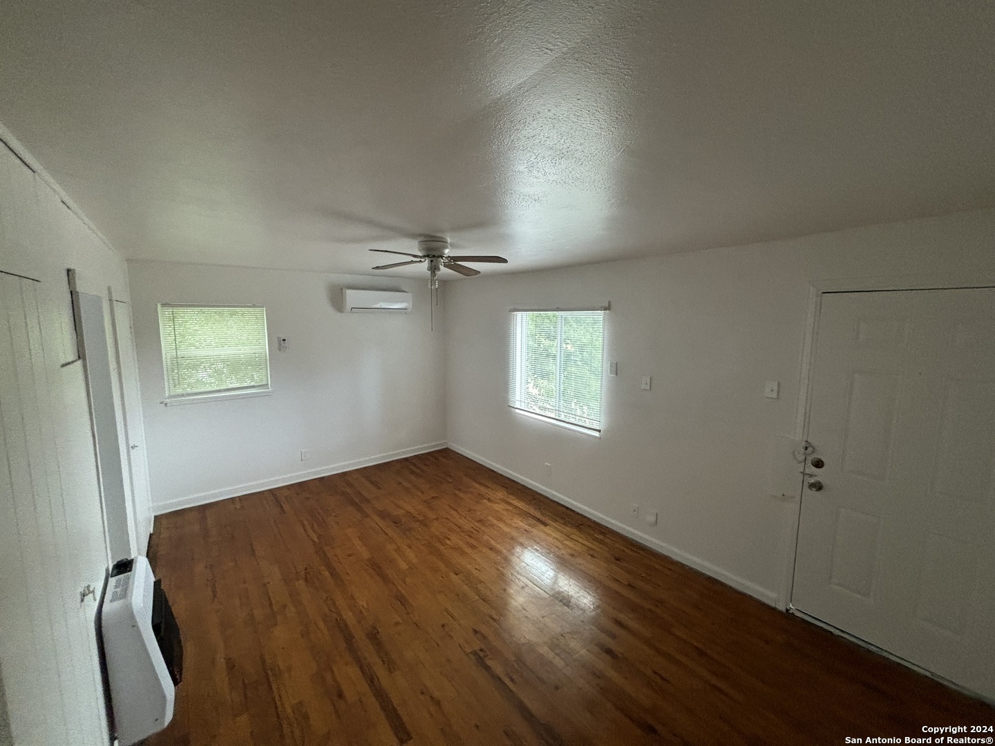 Property Photo:  417 Eleanor Ave 4  TX 78209 