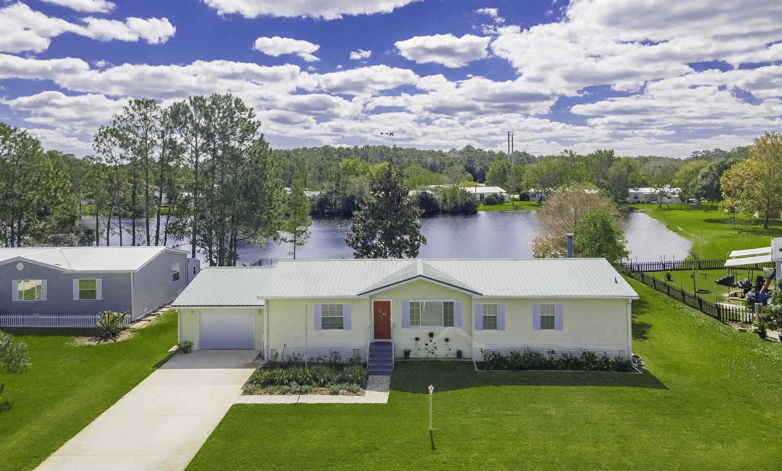 Property Photo: 2232 Whippoorwill Dr FL 32084