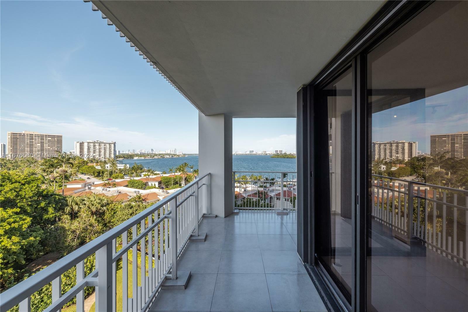 Property Photo:  4000 Towerside Ter 907  FL 33138 