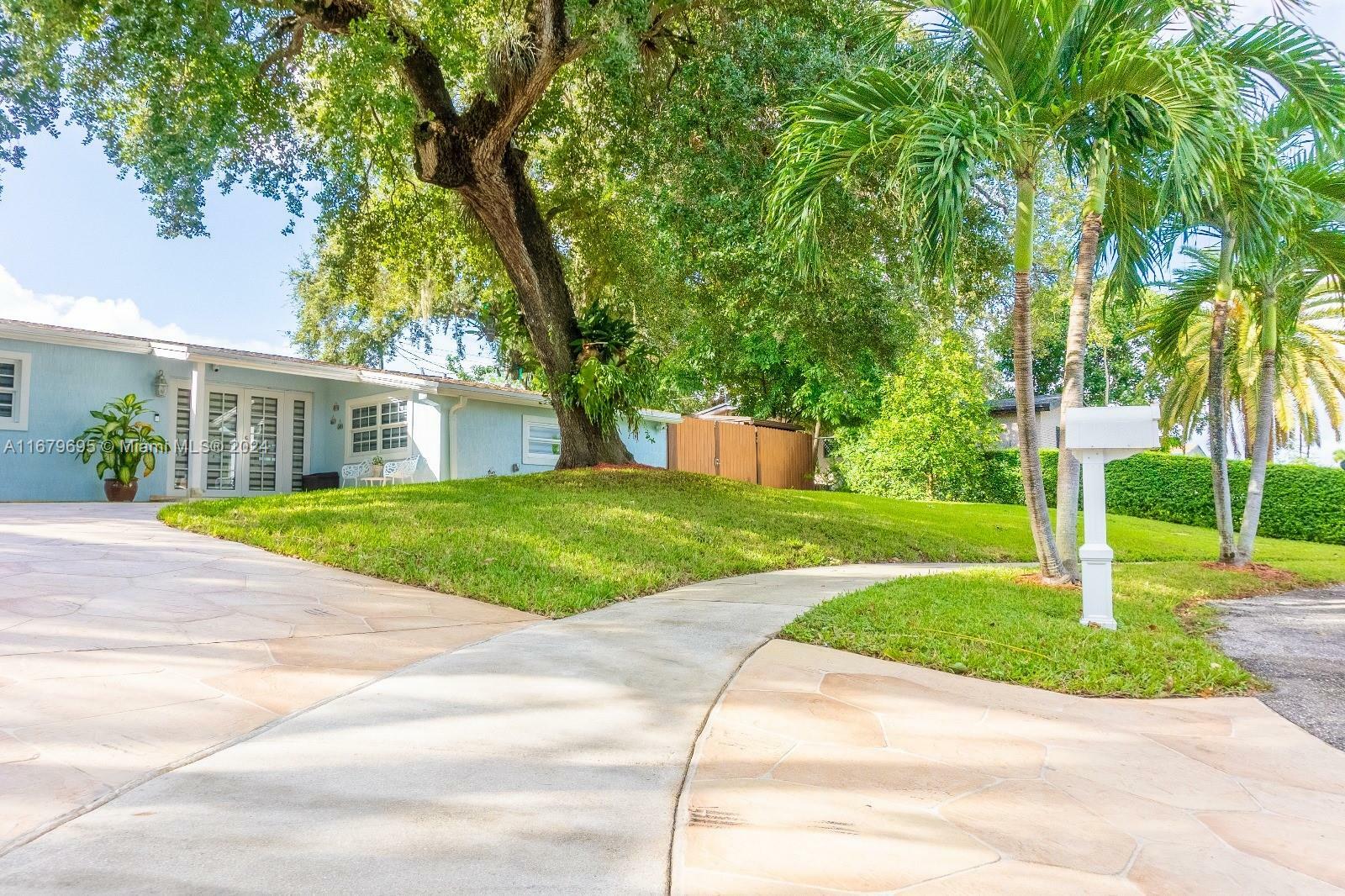 Property Photo:  6270 Coolidge St  FL 33024 