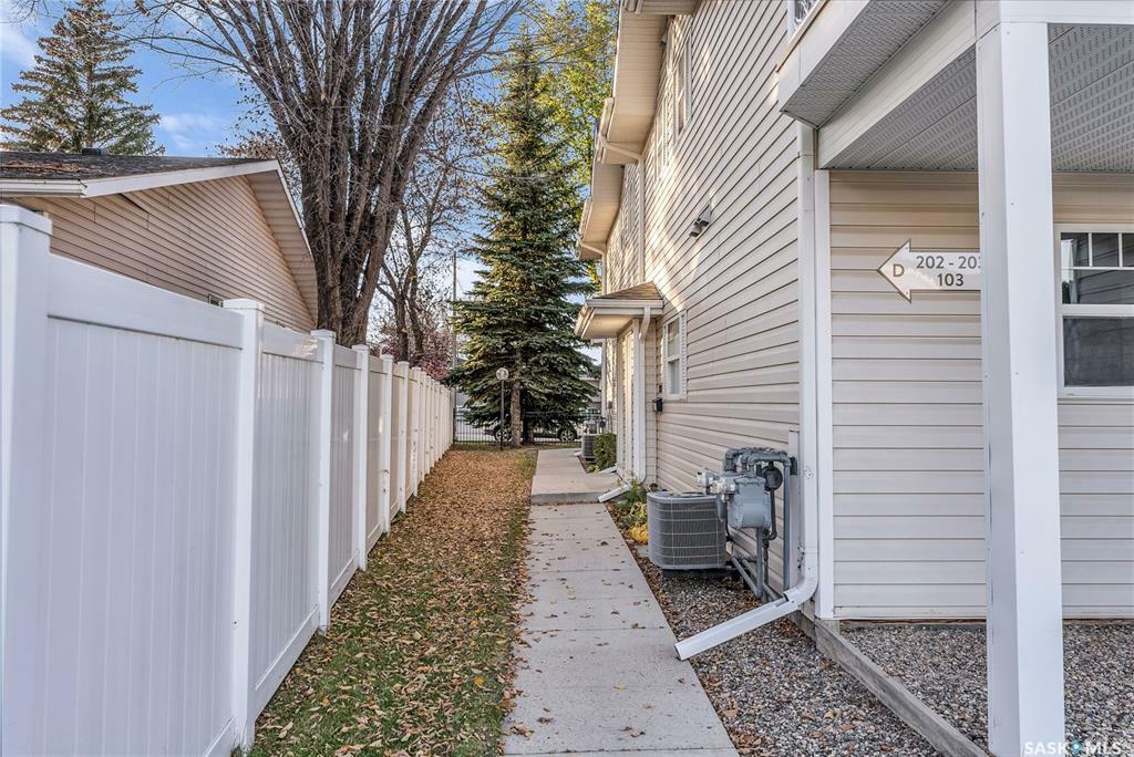 Property Photo:  141 105th Street W 202D  SK S7N 1N3 