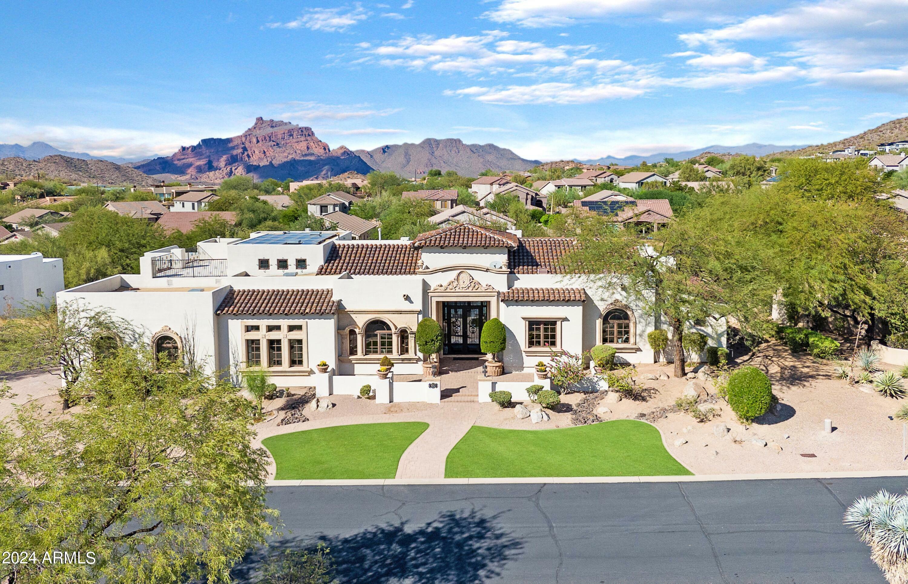 Property Photo:  4042 N Pinnacle Hills Circle  AZ 85207 