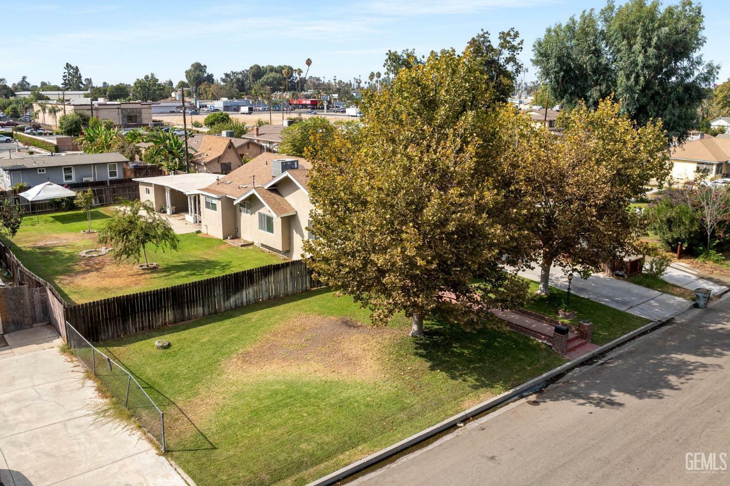 Property Photo:  409 Cypress Street  CA 93304 