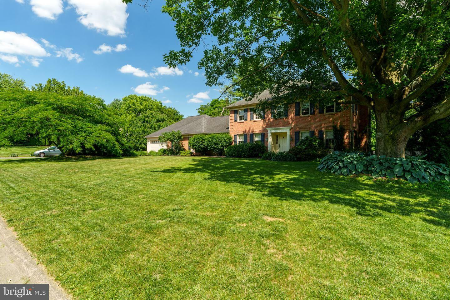 Property Photo:  2442 Stone Heath Drive  PA 17601 