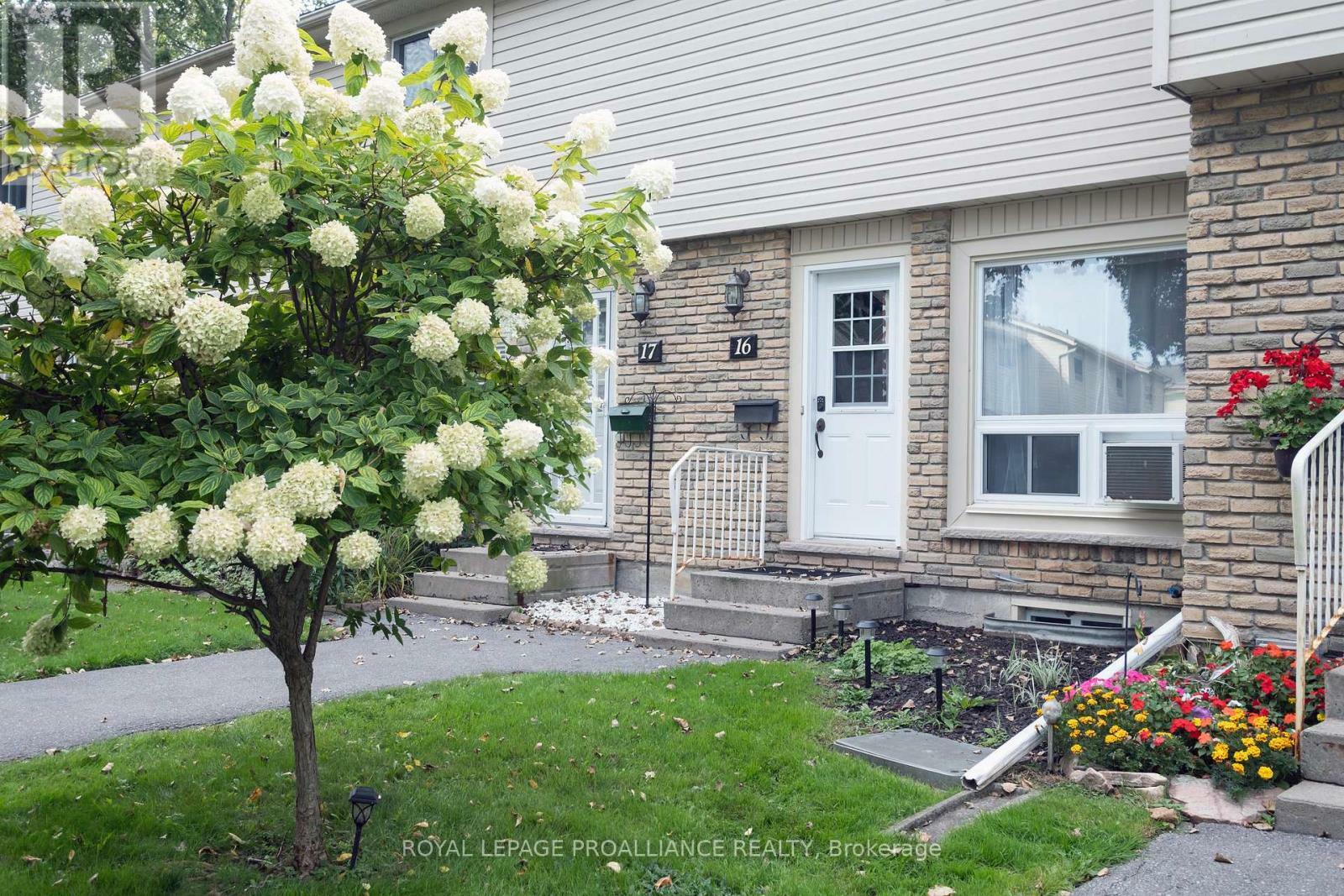 Property Photo:  161 Bay Street 16  ON K8V 1H9 