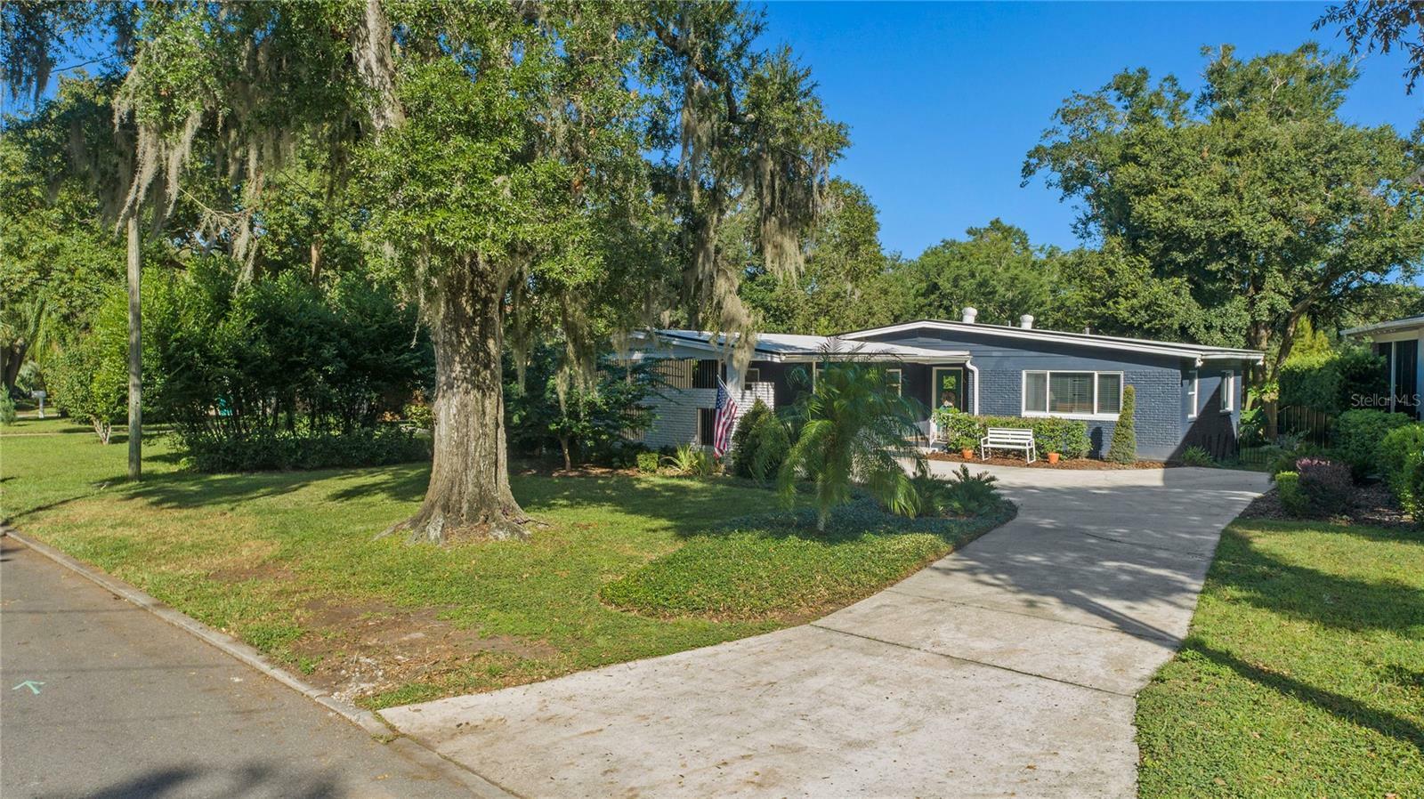 Property Photo:  1219 Delaney Park Drive  FL 32806 