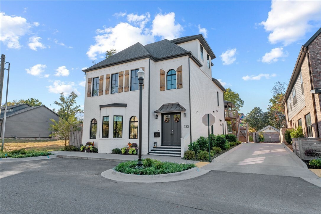 Property Photo: 230 SE B Street AR 72712