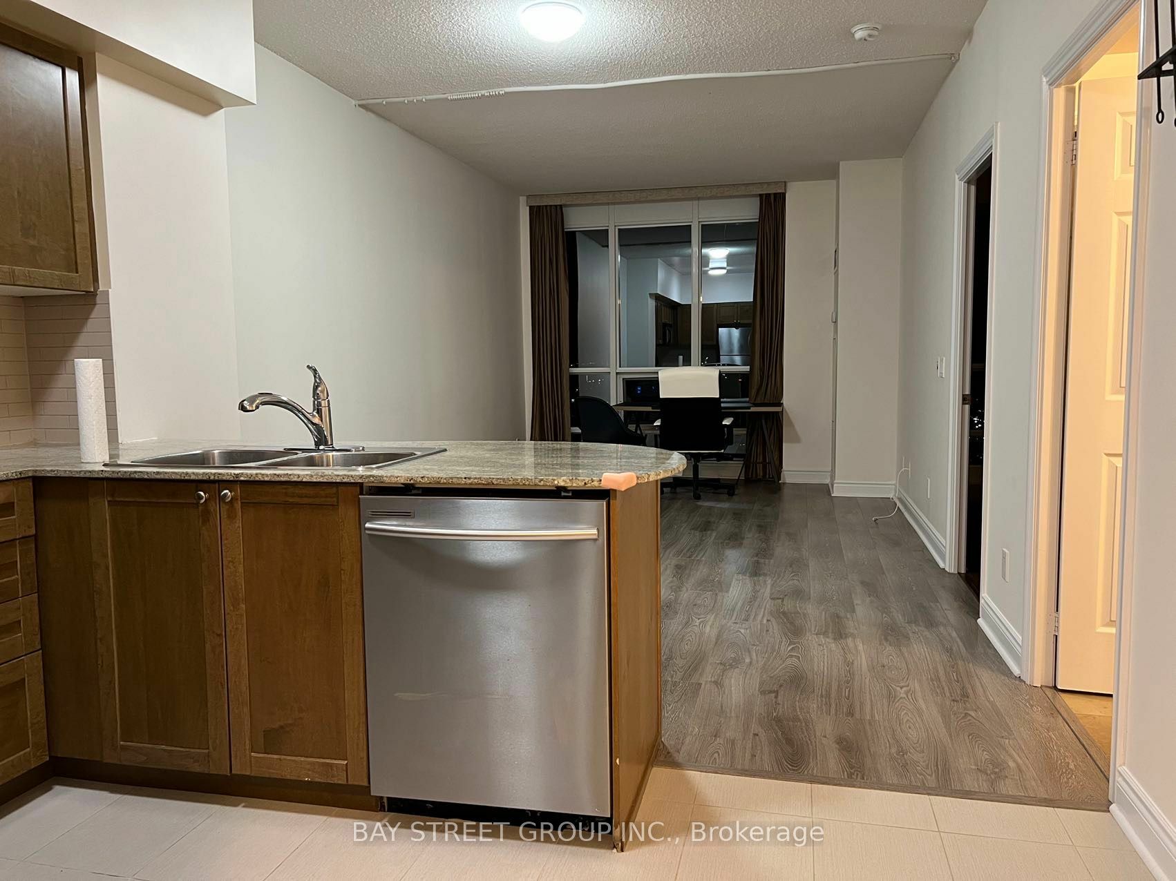 Property Photo:  763 Bay St 5003  ON M5G 2R3 