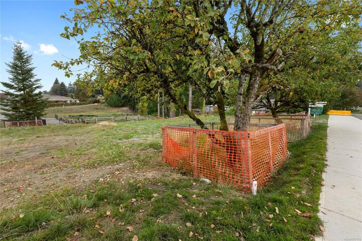 2494 Rosstown Rd — photo 1