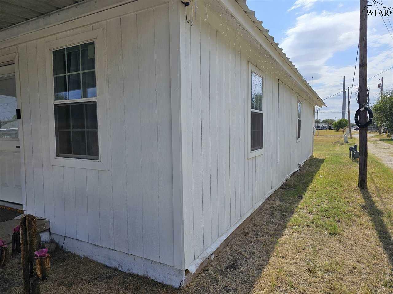 Property Photo:  340 W D Street  TX 76371-000 