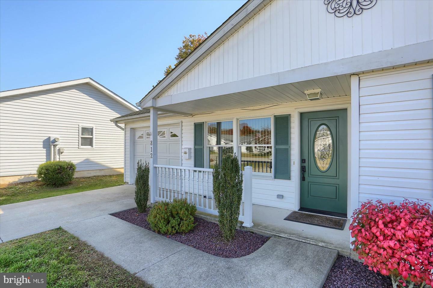 Property Photo:  812 Canal Drive  PA 17963 