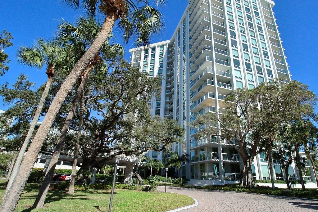 Property Photo:  1111 N Gulfstream Avenue 2A  FL 34236 