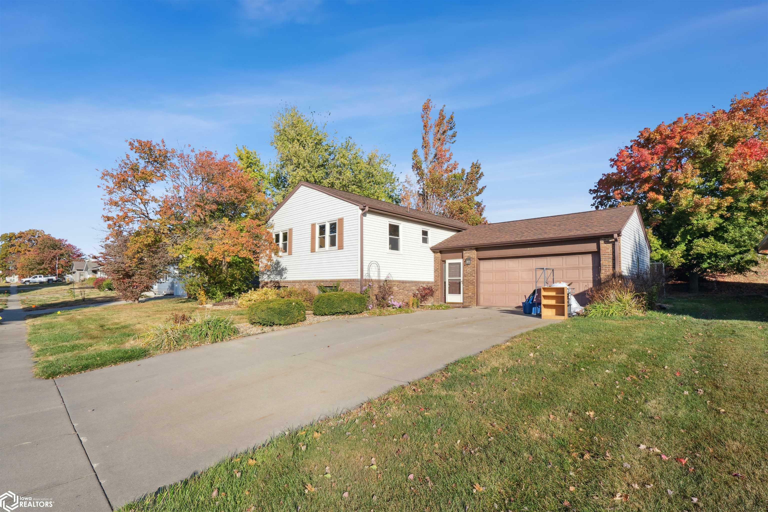 Property Photo:  403 Terry Terrace  IA 50158 