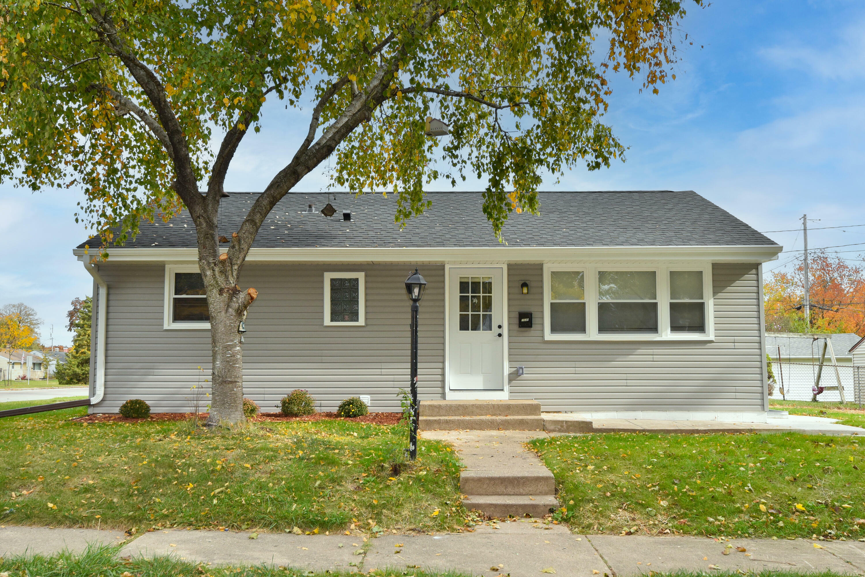 7040 W Tallmadge Pl  Milwaukee WI 53218 photo