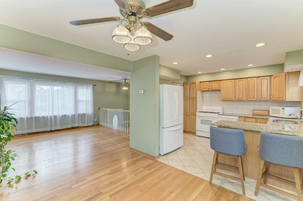 Property Photo:  456 S Cherry Hill Court  IL 60101 