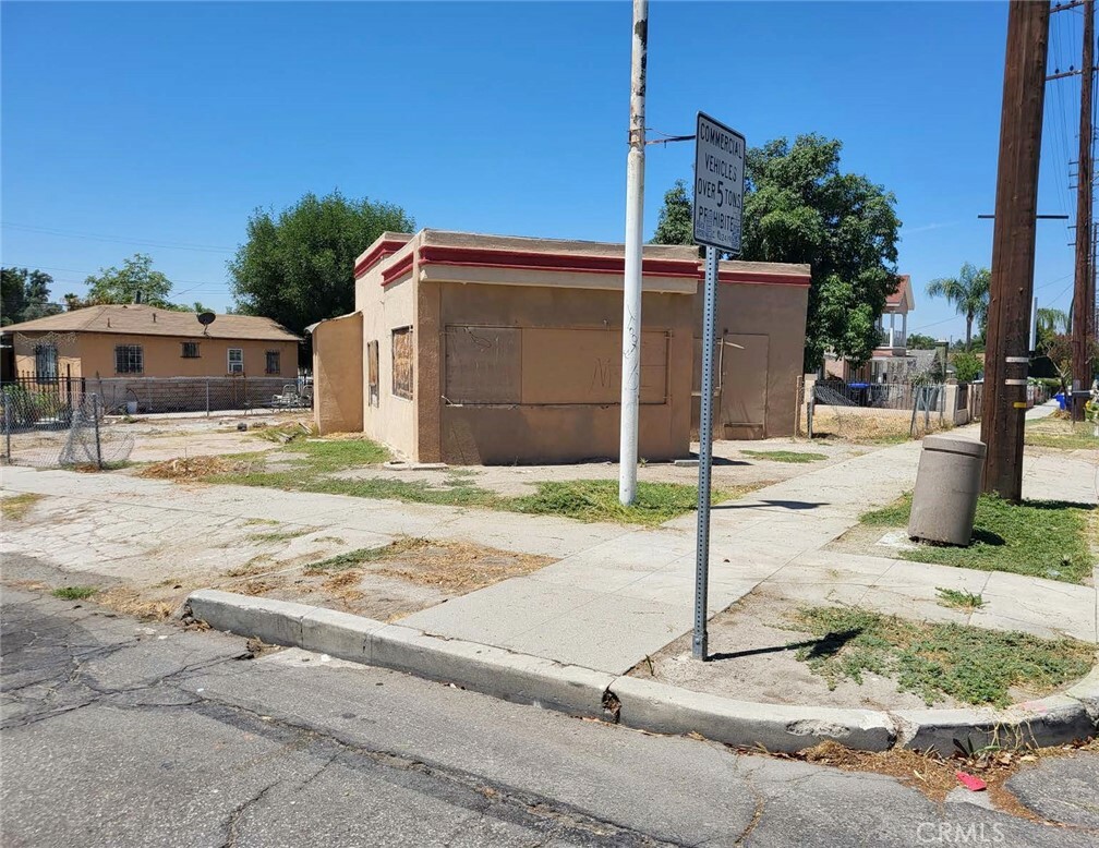 Property Photo:  1003 W Rialto Ave  CA 92410 