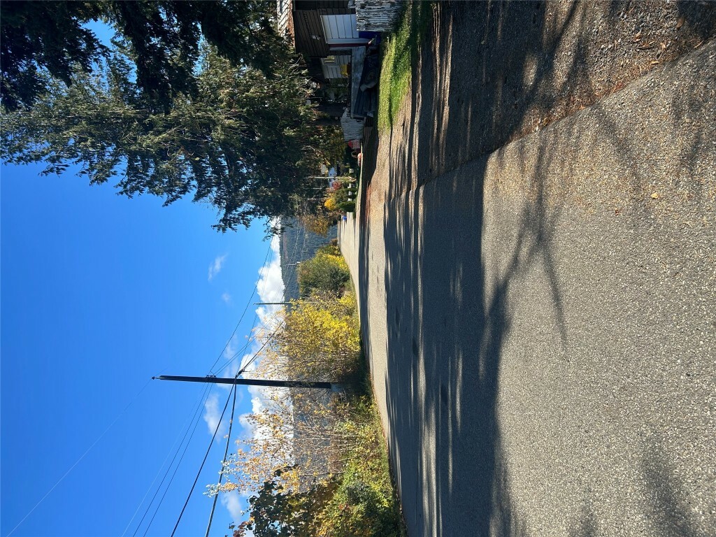 Photo de la propriété:  3080 30 Avenue NE  BC V1E 1Z9 