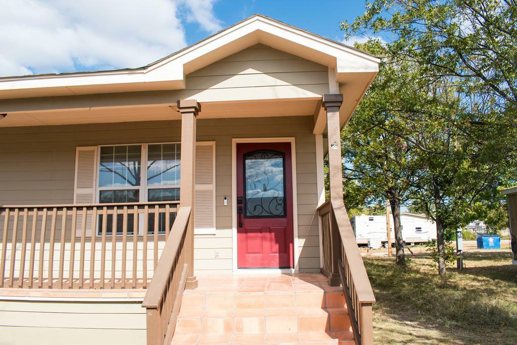 Property Photo:  705 Fay St  TX 76950 