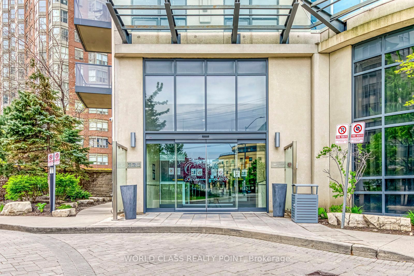 Property Photo:  330 Burnhamthorpe Rd W 3005  ON L5B 0E1 