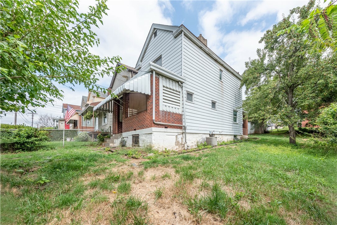 Property Photo:  927 Bennett St  PA 15132 