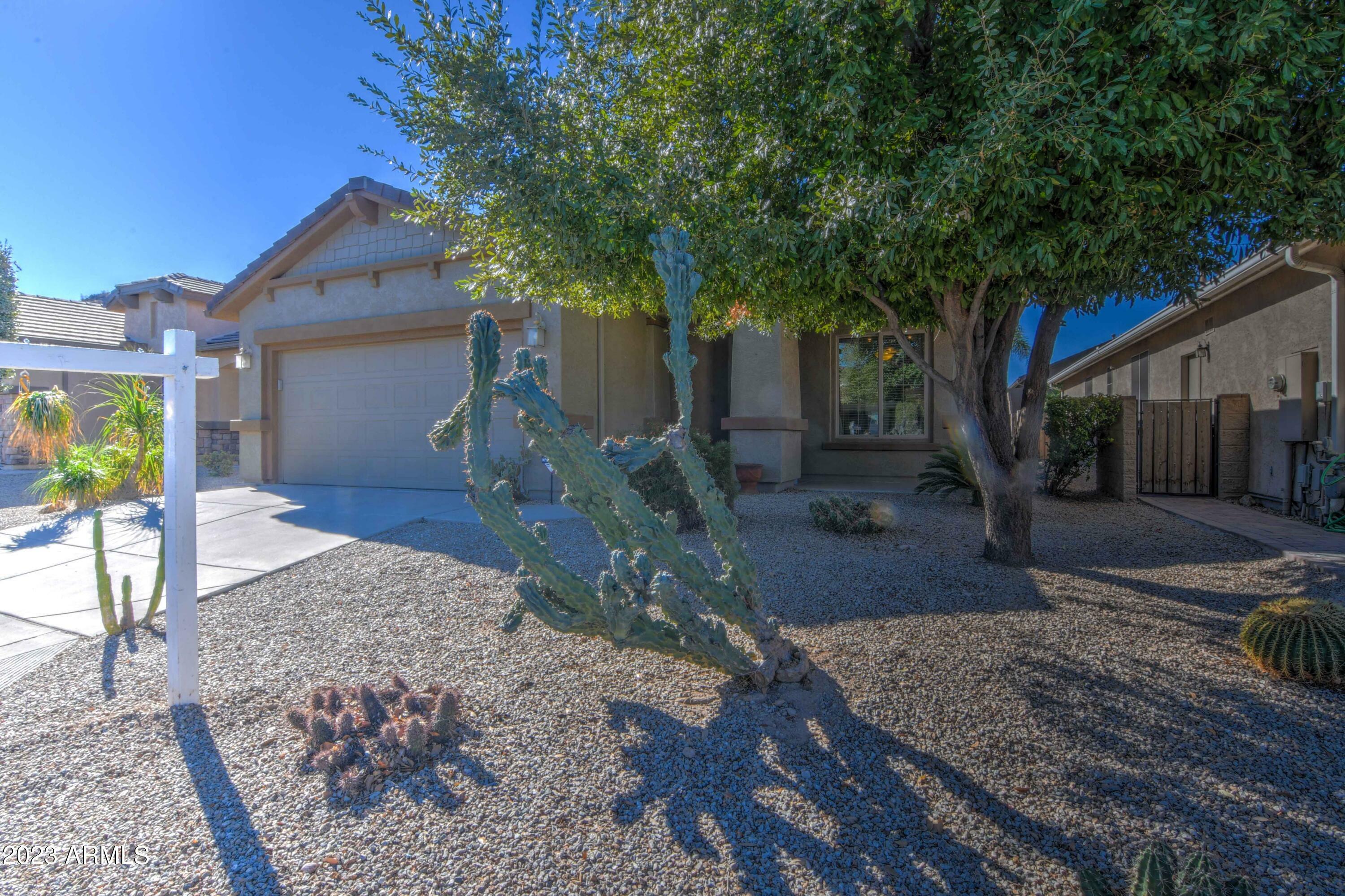 Property Photo:  697 W Twin Peaks Parkway  AZ 85143 