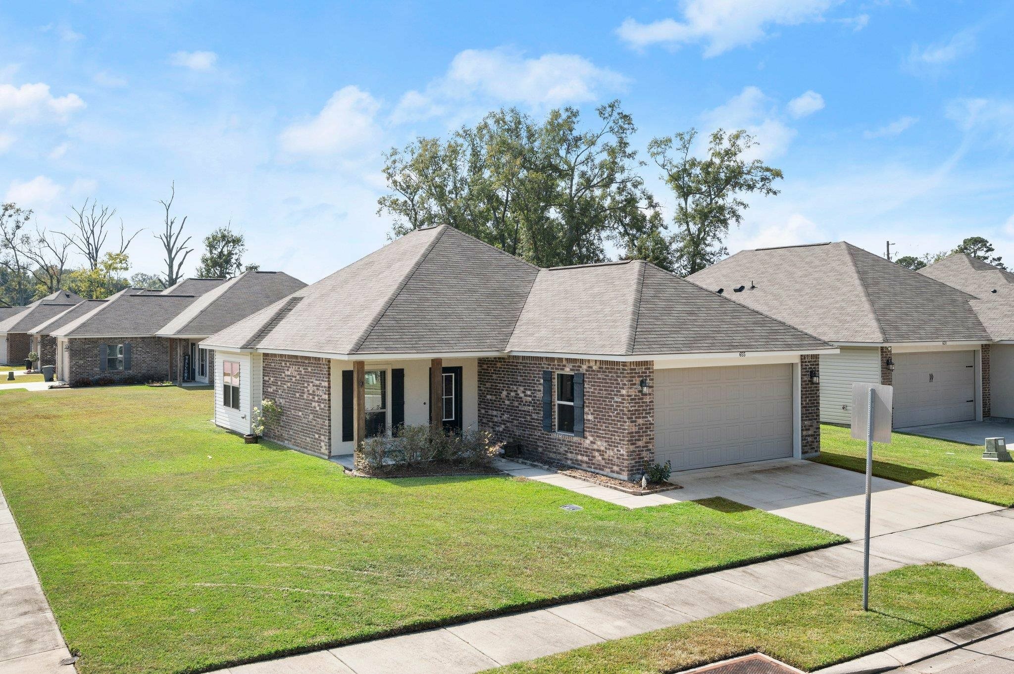 Property Photo: 655 Pine Hollow Dr LA 70737