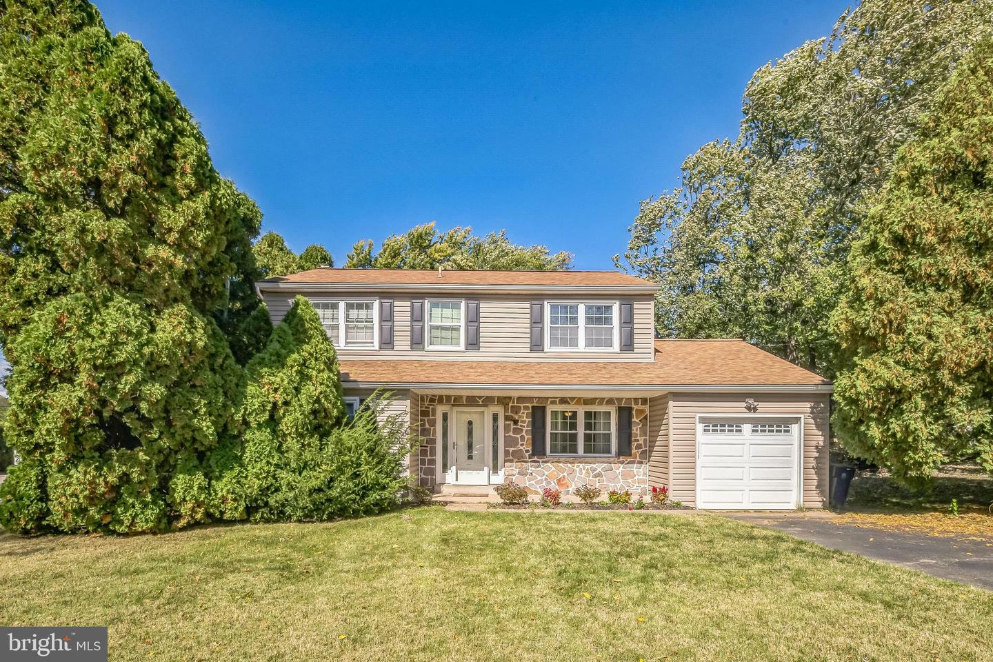 Property Photo:  700 Fitzwatertown Road  PA 19038 