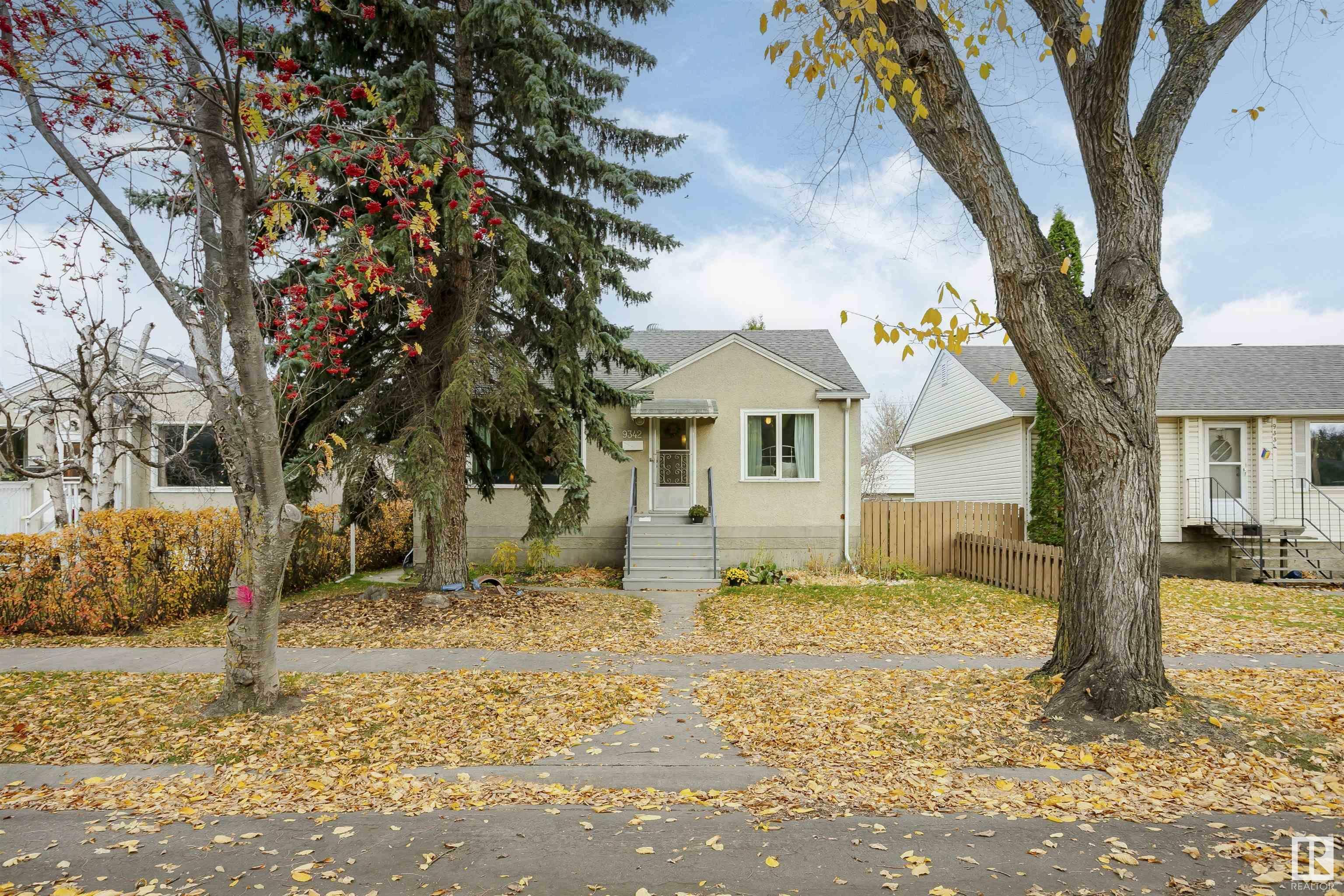 9342 72 Avenue NW  Edmonton AB T6E 0Y2 photo